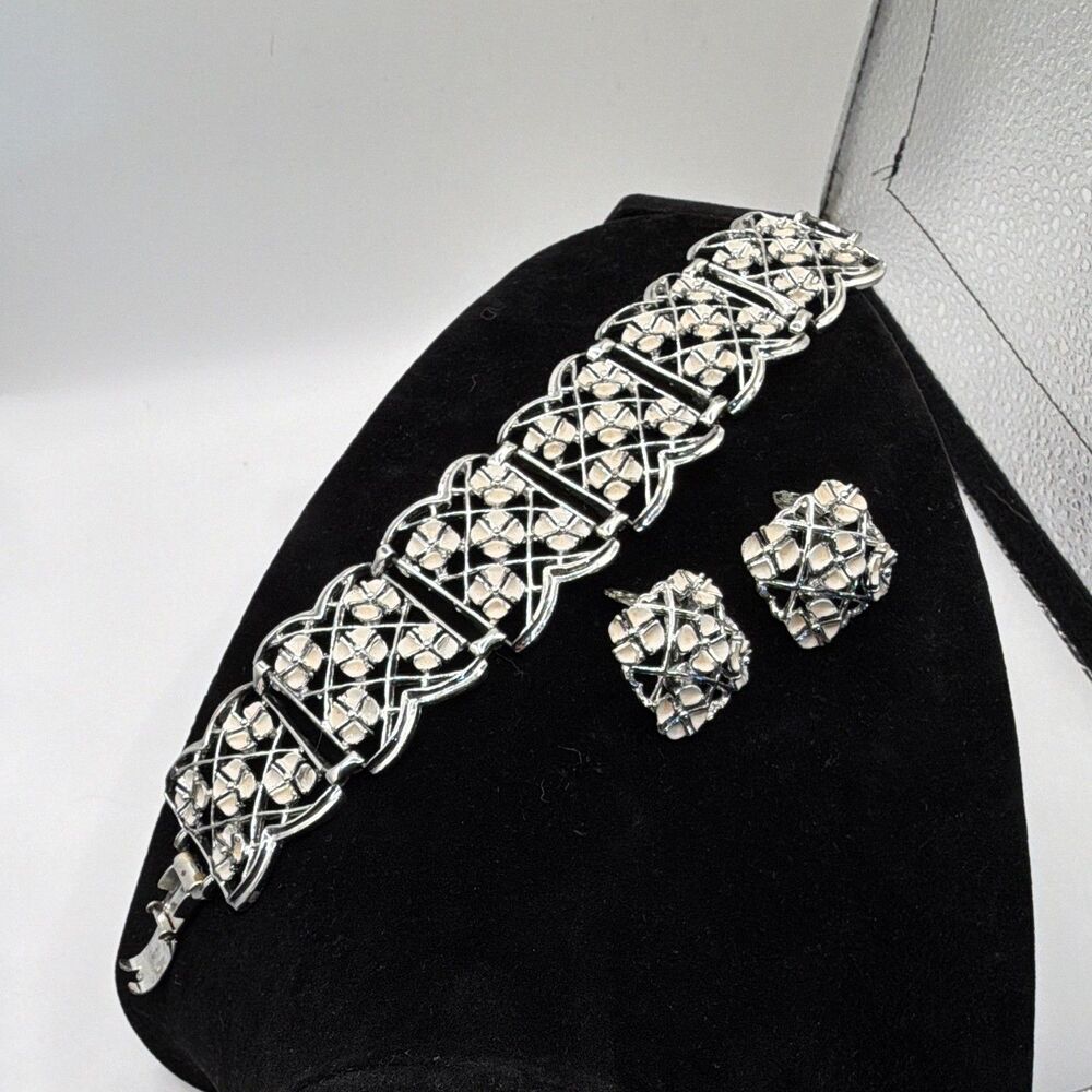 Vtg. Silver Tone & Enamel Flower Link Bracelet & Earrings set